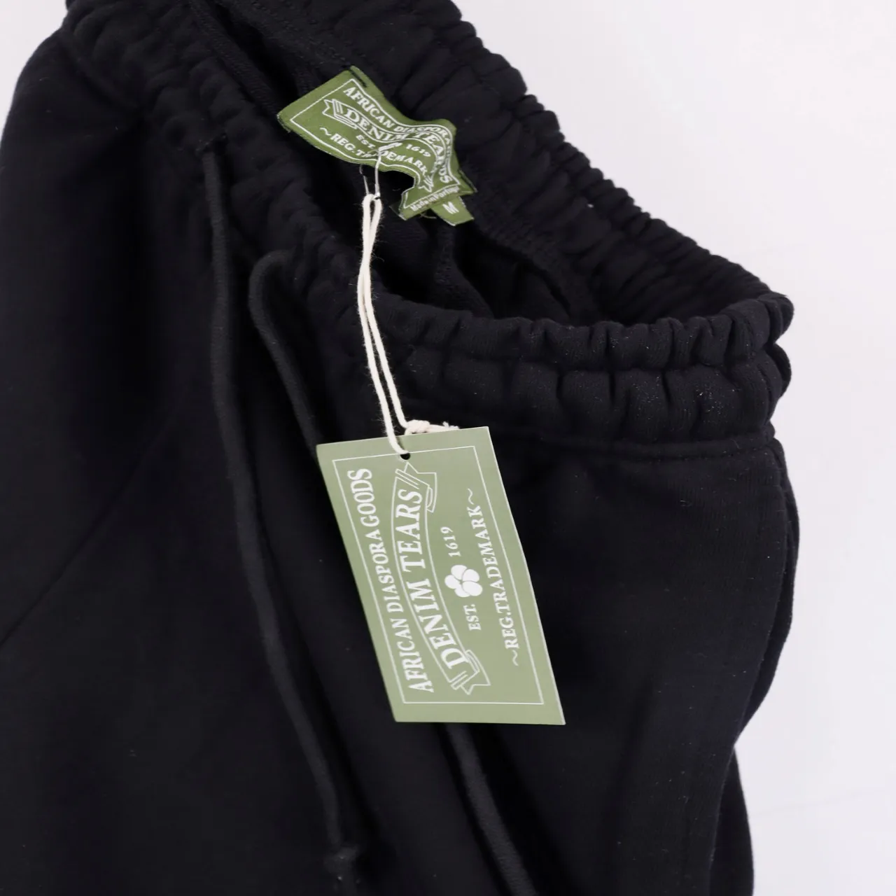 Style number: 8671 Fabric: 360g terry P124 Product DENIM TEARS main line Kapok sweatshirt The Cotton Wreath Sweatsuit American shorts Color: Black Gray Purple Size: S M L XL